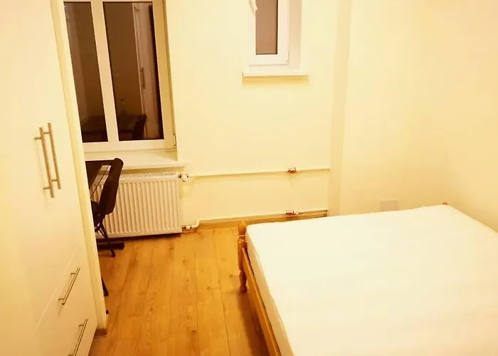 Millhouse 4 Apartment